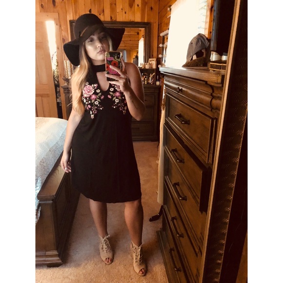 Dress - Picture 2 of 2